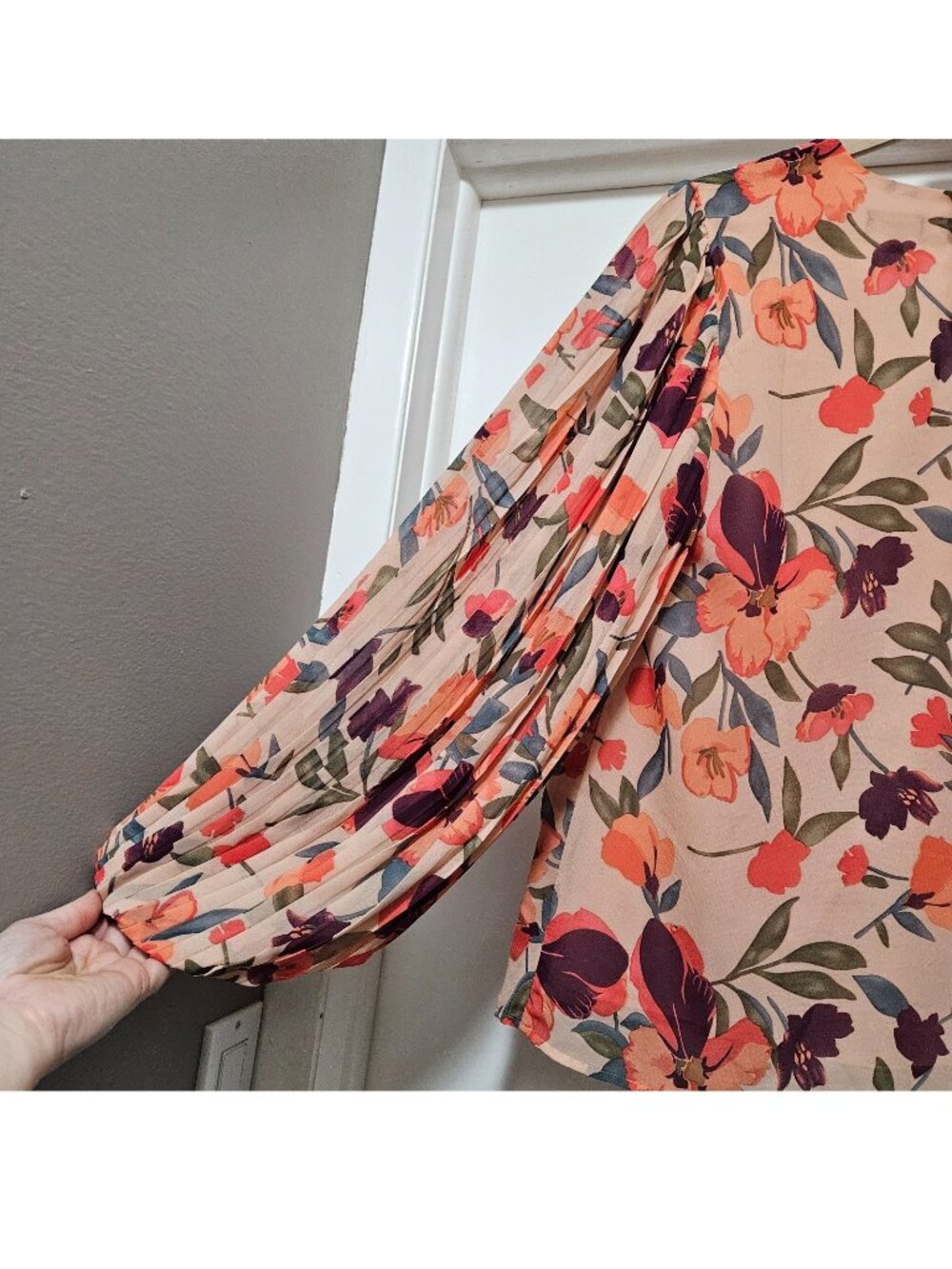 Medium Peach Blossom Printed Pleated Long pleated Sleeve Top peach magenta poppy - Picture 11 of 16